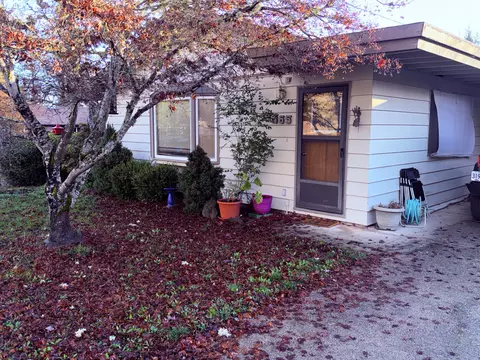 465 S 3rd St, Jacksonville, OR 97530