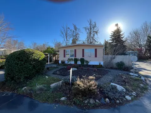 321 Clay St #SPC 3, Ashland, OR 97520