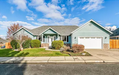 142 Whispering Dr, Grants Pass, OR 97527