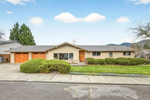 704 NW Sandy Dr, Grants Pass, OR 97526