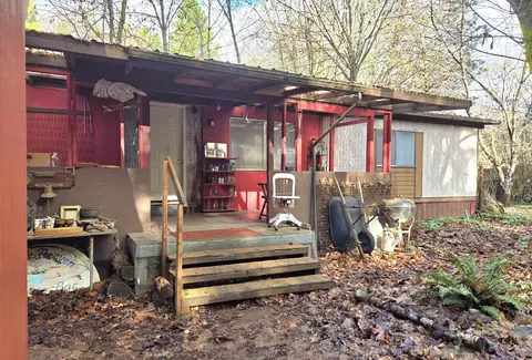 139 S Sawyer Ave, Cave Junction, OR 97523
