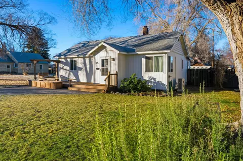 425 SW 12th St, Redmond, OR 97756
