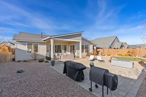 Exterior - 3842 NE Oakside Loop, Bend, OR 97701 photo 14 of 17