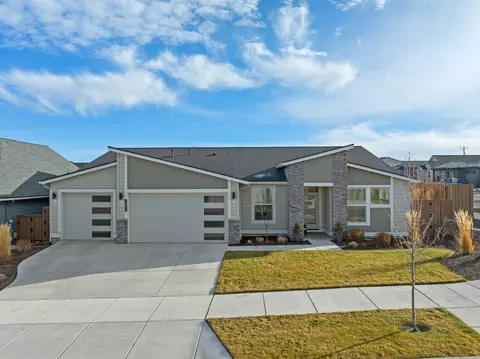 Exterior - 3842 NE Oakside Loop, Bend, OR 97701 photo 17 of 17