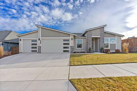 3842 NE Oakside Loop, Bend, OR 97701