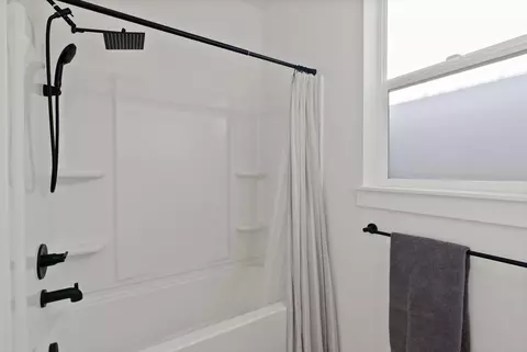 Bath - 3842 NE Oakside Loop, Bend, OR 97701 photo 1 of 7