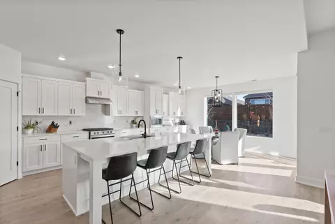 Kitchen - 3842 NE Oakside Loop, Bend, OR 97701 photo 7 of 8