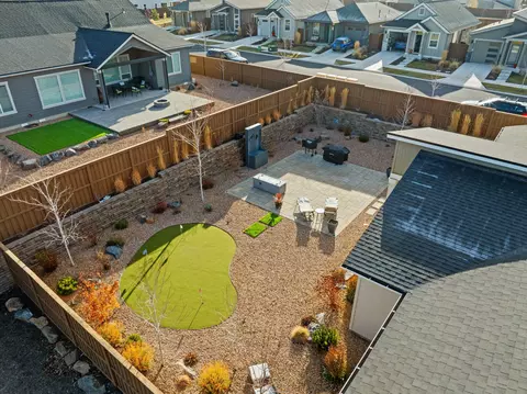 Exterior - 3842 NE Oakside Loop, Bend, OR 97701 photo 7 of 17