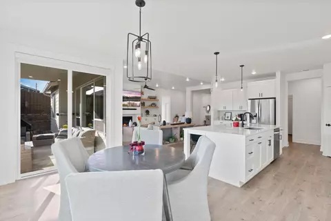 Dining - 3842 NE Oakside Loop, Bend, OR 97701 photo 5 of 5