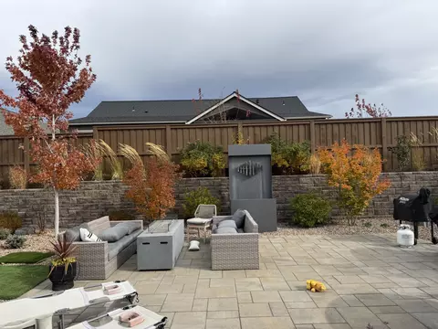 Exterior - 3842 NE Oakside Loop, Bend, OR 97701 photo 2 of 17