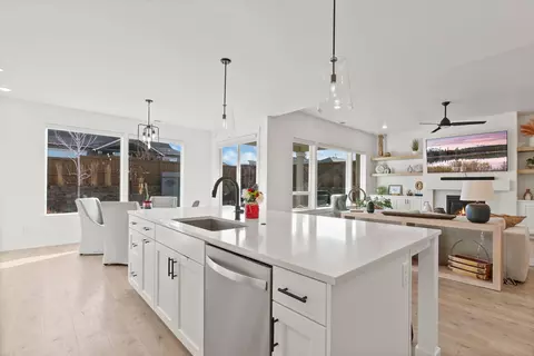 Kitchen - 3842 NE Oakside Loop, Bend, OR 97701 photo 2 of 8