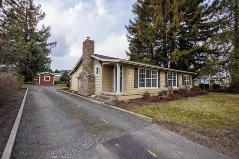 755 Bybee Dr, Jacksonville, OR 97530