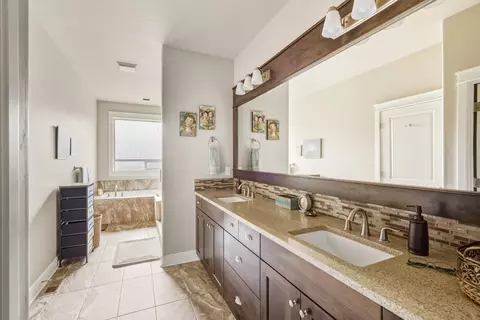 Bath - 60414 Hedgewood Ln, Bend, OR 97702 photo 1 of 3