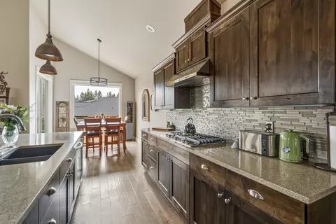 Kitchen - 60414 Hedgewood Ln, Bend, OR 97702 photo 5 of 5
