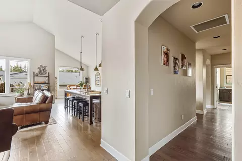 Entry Way - 60414 Hedgewood Ln, Bend, OR 97702 photo 2 of 2