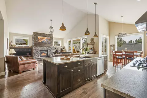 Kitchen - 60414 Hedgewood Ln, Bend, OR 97702 photo 1 of 5