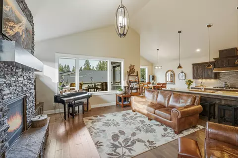 Living - 60414 Hedgewood Ln, Bend, OR 97702 photo 1 of 1