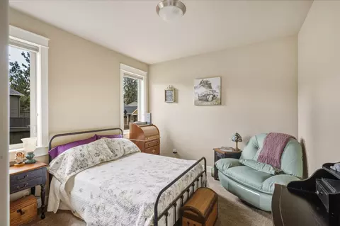 Bedroom - 60414 Hedgewood Ln, Bend, OR 97702 photo 3 of 4