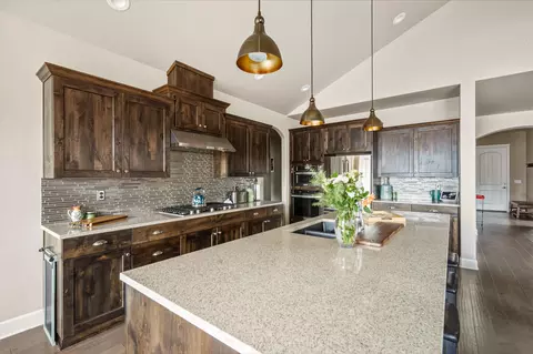 Kitchen - 60414 Hedgewood Ln, Bend, OR 97702 photo 4 of 5