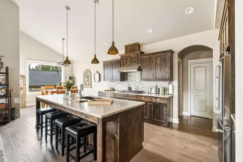 Kitchen - 60414 Hedgewood Ln, Bend, OR 97702 photo 3 of 5