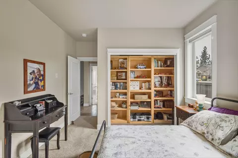 Bedroom - 60414 Hedgewood Ln, Bend, OR 97702 photo 4 of 4