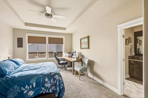 Bedroom - 60414 Hedgewood Ln, Bend, OR 97702 photo 2 of 4