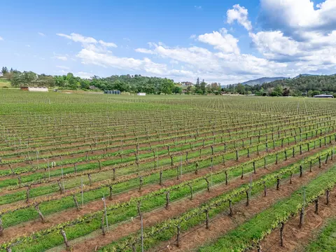 2871 Griffin Creek Rd, Medford, OR 97501
