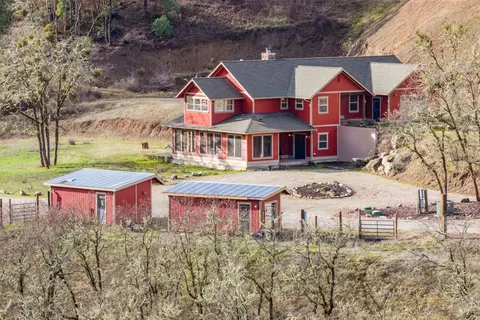 4760 Galls Creek Rd, Gold Hill, OR 97525