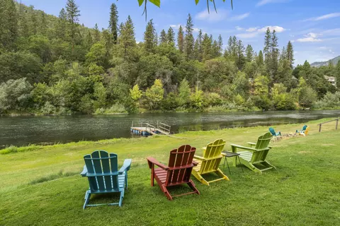 1407 Upper River Rd, Gold Hill, OR 97525