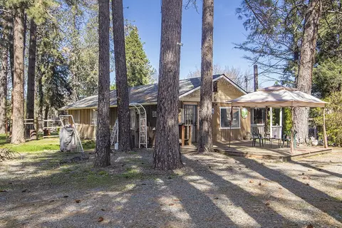 577 Galice Rd, Merlin, OR 97532