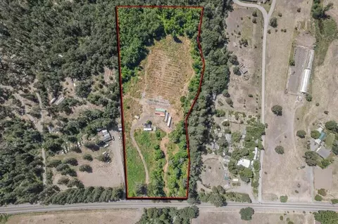 7902 Takilma Rd, Cave Junction, OR 97523