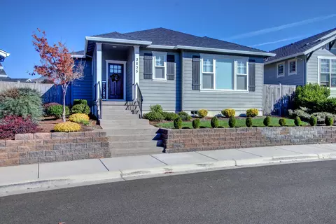 3835 Creek Mont Dr, Medford, OR 97504