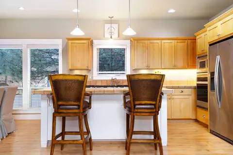 Kitchen - 19672 Winter Wren Loop, Bend, OR 97702 photo 1 of 7