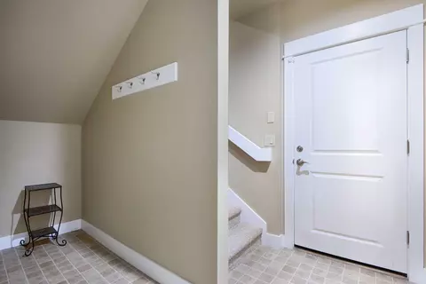 Entry Way - 19672 Winter Wren Loop, Bend, OR 97702 photo 2 of 4