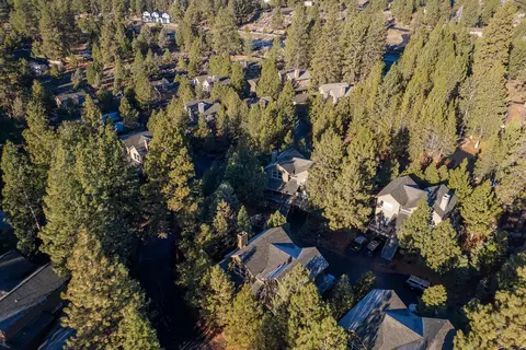 View/Area - 19672 Winter Wren Loop, Bend, OR 97702 photo 2 of 2