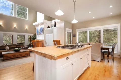 Kitchen - 19672 Winter Wren Loop, Bend, OR 97702 photo 5 of 7