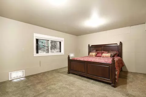 Bedroom - 19672 Winter Wren Loop, Bend, OR 97702 photo 4 of 4