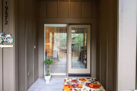 Entry Way - 19672 Winter Wren Loop, Bend, OR 97702 photo 1 of 4