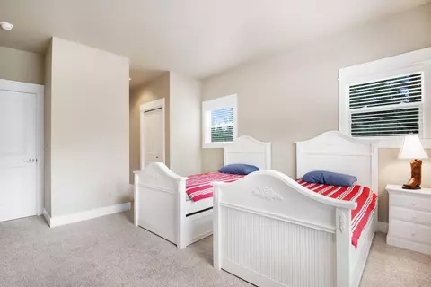 Bedroom - 19672 Winter Wren Loop, Bend, OR 97702 photo 3 of 4