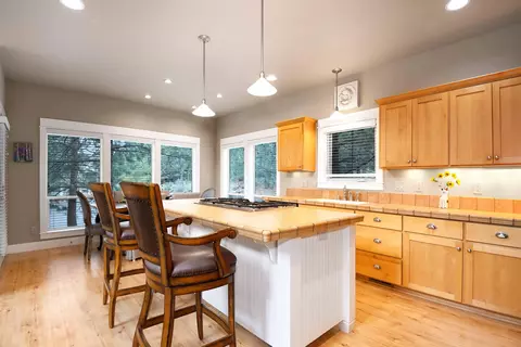 Kitchen - 19672 Winter Wren Loop, Bend, OR 97702 photo 7 of 7