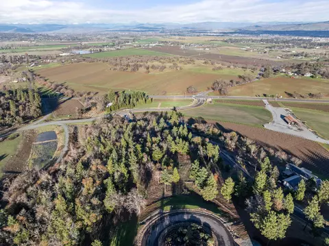 70 Vineyard View Cir, Medford, OR 97501