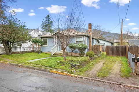 303 Garfield St, Ashland, OR 97520