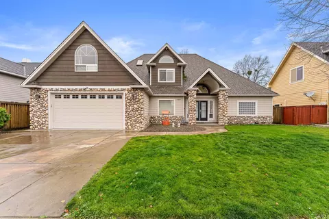 1653 Kentucky Ct, Central Point, OR 97502