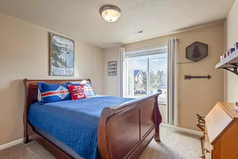 Bedroom - 63151 Brookstone Ln, Bend, OR 97701 photo 4 of 10