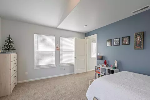 Bedroom - 63151 Brookstone Ln, Bend, OR 97701 photo 7 of 10