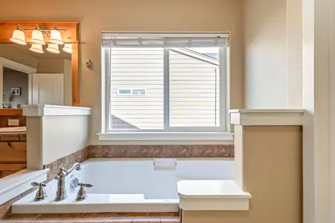 Bath - 63151 Brookstone Ln, Bend, OR 97701 photo 6 of 6