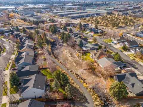 View/Area - 63151 Brookstone Ln, Bend, OR 97701 photo 5 of 12