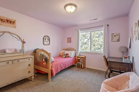 Bedroom - 63151 Brookstone Ln, Bend, OR 97701 photo 3 of 10