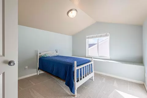 Bedroom - 63151 Brookstone Ln, Bend, OR 97701 photo 5 of 10