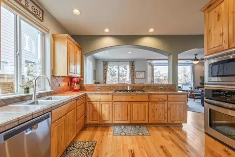 Kitchen - 63151 Brookstone Ln, Bend, OR 97701 photo 2 of 4